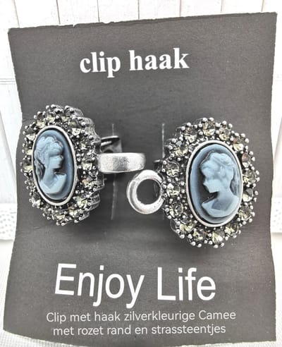 Vestsluiting - clip met haakje - Blauw - Camee - met schitterde antraciet kleur kristal rand voor - vest - sjaal - omslagdoek in kleur antiek zilver look.