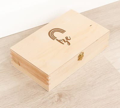 Houten kistje 'Ize' Regenboog - Tekenkist - Herinneringsdoos - Kraamcadeau - Knutseldoos - Memorybox - Baby - Geboorte