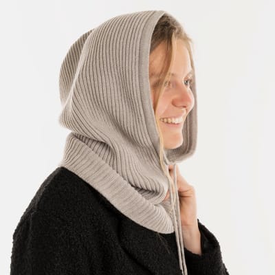 Knit Factory Evy Colsjaal met capuchon - Iced Clay - One Size