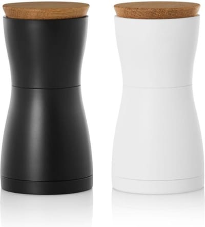 AdHoc Twin Peper- & Zoutmolen Set – 2-delig – Zwart & Wit – 13,3 cm – Keramisch CeraCut Maalwerk – Kunststof & Eikenhout
