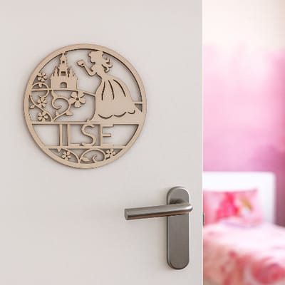Houten naambordje met prinsessen design - OP MAAT GEMAAKT - kies zelf de naam - kinderkamer, geboortecadeau, kraamcadeau - diameter 16 cm
