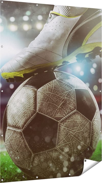 Gards Tuinposter Voetbal Aftrap met de Bal in het Stadion - 120x180 cm - Tuindoek - Tuindecoratie - Wanddecoratie buiten - Tuinschilderij