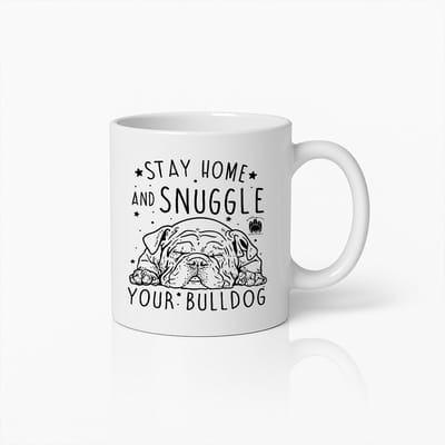 Blijf Thuis en Knuffel Je Bulldog Mok – Schattig Cadeau voor Hondenliefhebbers – Gezellige Dieren Illustratie Koffiebeker