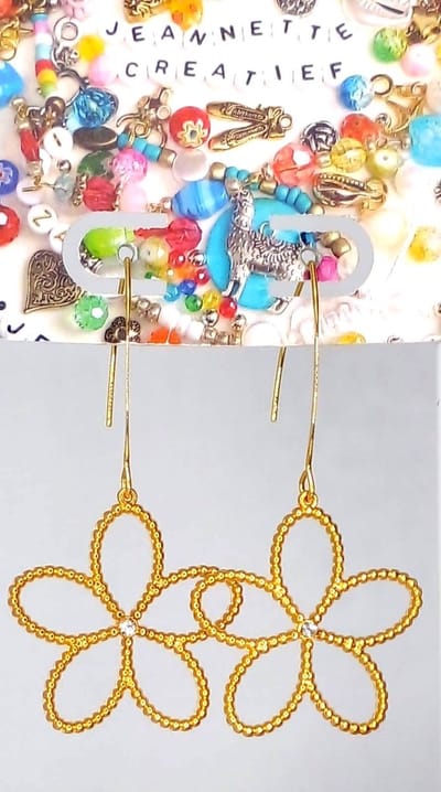 Jeannette-Creatief® - Chique - Golden Flowers - Swarovski puntsteentjes - Bloemen - Flowers - Oorbellen dames - Oorbellen met bloemen - DQ goud - Moederdag