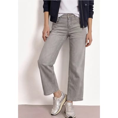 7/8 Mid Waist straight leg jeans in casual fit