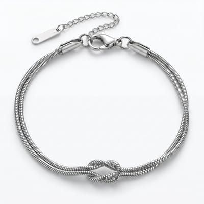 Lundholm Brianna Armband Dames Zilverkleurig – Premium Stainless Steel – Dubbele Armband met Knoopdetail – Minimalistische Armband Dames – 17 + 5 cm Verstelbaar – Waterproof & Hypoallergeen Armbanden Dames Liefde Sieraad Cadeau – Scandinavisch Design