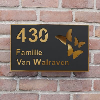 Naambordje voordeur - Huisnummerbord - Rechthoek vlinder - 25x15 - zwart/goud - blinde bevestiging