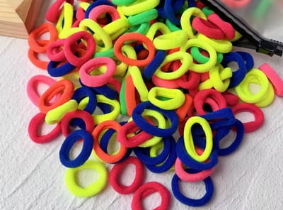 New Age Devi - Kleurenmix Haar-elastiekjes - 100 st - Trendy Kleuren - Gekleurde Haarbandjes voor Meisjes - Kinder Haarbandjes - Babys Haarelastiekjes