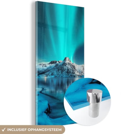 MuchoWow® Glasschilderij 40x80 cm - Schilderij acrylglas - Noorderlicht - IJs - Sneeuw - Noorwegen - Blauw - Bergen - Foto op glas - Schilderijen