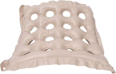 Opblaasbaar Zitkussen met 16 Gaten - Drukverlagend Kussen voor Rolstoel, Reizen en Buitenactiviteiten, Beige