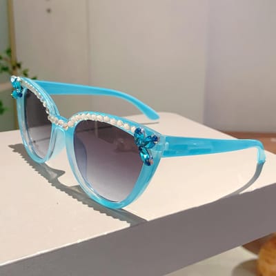 KAMMPT Vintage Kattenoog Vormige Zonnebrillen Trendy Origineel Ontwerp Zonnebrillen met Strass Steentjes Dames Stijlvolle Snoepkleur Verloop Zonnebrillen without case