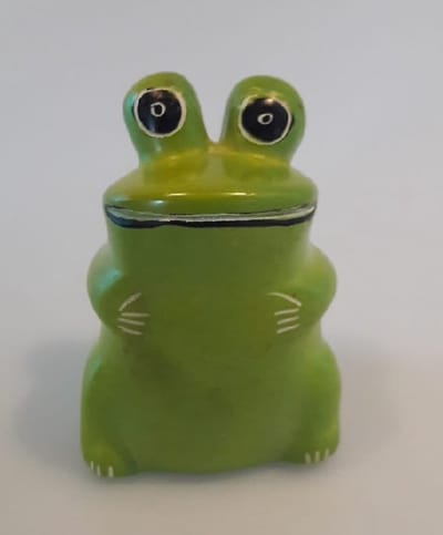 Nog meer sfeer in uw woonomgeving met deze prachtig handgemaakte kikker! Een bijzondere kikker gemaakt van speksteen, een zachte natuursteen. Vind een gezellig plekje in je huis, serre/tuinkamer of in de werkkamer. Voor uzelf of Bestel Een Kado.