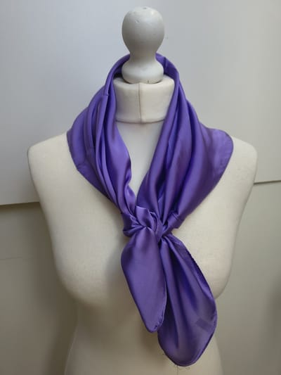 Vierkante dames sjaal Hildegard-effen paars purple-uni-neksjaal-halssjaal-70x70