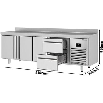 GGM Gastro Kühltisch Premium PLUS - 2452x700mm - mit 3 Türen - 2 Schubladen - mit Aufkantung
