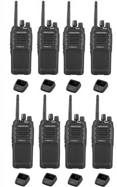 Set van 8 Kenwood TK-3701D IP55 Portofoon met tafellader