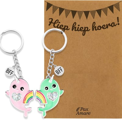 BFF Sleutelhanger voor 2 'Hiep Hiep Hoera' - Regenboog Narwal Roze & Groen - Sleutelhanger set op Cadeau Kaartje - Zilverkleurig - Verjaardags Hanger - Pax Amare