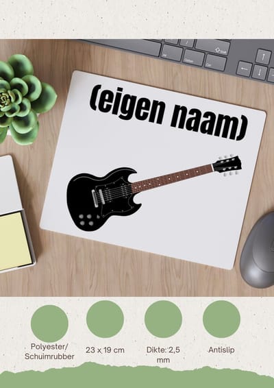 Akyol - zwarte elektrische gitaar met eigen naam Muismat - Gitaar - muziek liefhebbers - gitaristen - gitaar liefhebbers - verjaardag - cadeau - kado - 23 bij 19 cm