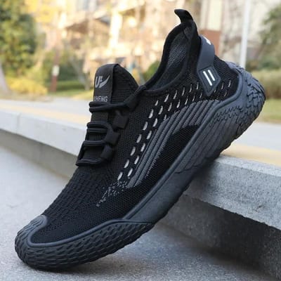 Nieuwe herenschoenen met ademend mesh breisel voor lente en zomer, sportieve hardloopschoenen, werkherensneakers heren designer sneakers 39 black