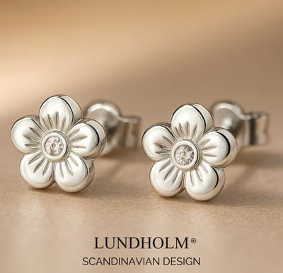 Lundholm Oorknopjes Dames Bloem - Premium Stainless Steel Jewellery - Kleine Oorbellen Dames Zilver kleurig Studs My - Vrouwen Cadeautjes - Luxe Cadeauverpakking