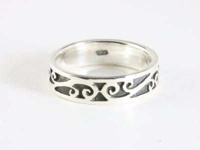 Zilveren ring met fantasie gravering - maat 16