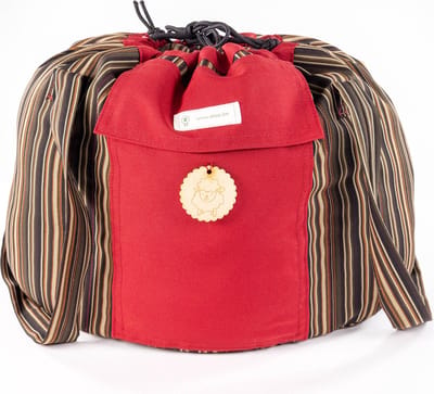 Skiep® Stripe bordeaux Kookstoof Gaarstoof – Slowcooker zonder stroom – Wasbare hooikist - Isolatie dankzij 100% lokale schapenwol – Lokaal handgemaakt – Eén formaat voor grote en kleine pannen