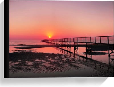 Canvas  - Brug over Strand met Zonsondergang  - 40x30cm Foto op Canvas Schilderij (Wanddecoratie op Canvas)