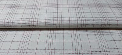 Voile Katoen Stof per Meter – Ecru met Donkerrood Onderbroken Ruitjespatroon – Luchtig & Ademend – Voor Blouses en Zomerkleding