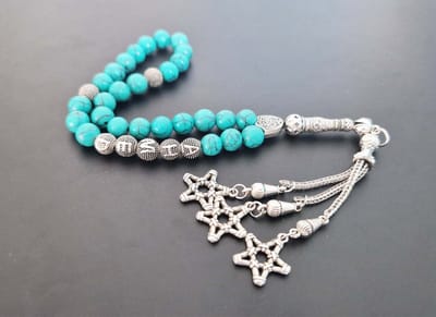 Handgemaakte naam tasbih 33 Kralen Natuursteen “Howliet groen ” - met metaal tassel “Grote sterren"- Met je naam of de naam van uw geliefde- 8 mm diameter van de korrel