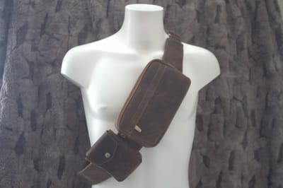 Oi Hunter bruine leren Crossbody bag links en rechts te dragen / herentas om schuin te dragen / tweedelige tas om op borst te dragen / crossbody tas bruin leer / 418H