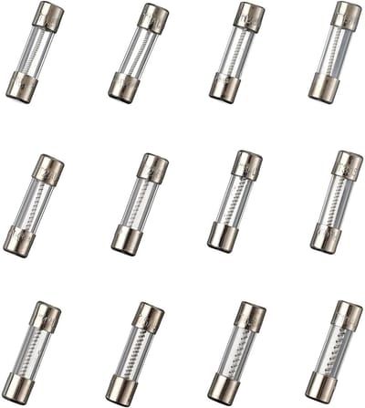 TOVBMUP 120 Stuks Zekeringen - Trage Glassicherungen 5x20mm 250V T0.5A t/m 10A - Verschillende Typen en Maten - Geschikt voor Elektronica en Bouwmarkttoepassingen - Kunststof Behuizing - 1 Doos à 30x6mm