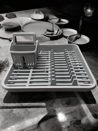HL - Set met bestek mandje - Afdruiprek - Afdruipmat - Afwasrek - met lekbak - Afwassen - Kunststof - Camping - 39 x39 Cm.