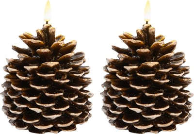 Anna's Collection LED dennenappel kaars - 2x - bruin - 12.5 x 10.5 cm - met timer