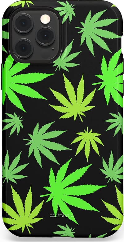 Casetastic Hoesje Geschikt voor Apple iPhone 12/12 Pro Magsafe - Stijlvolle Beschermende Duo-layer Case - Cannabis