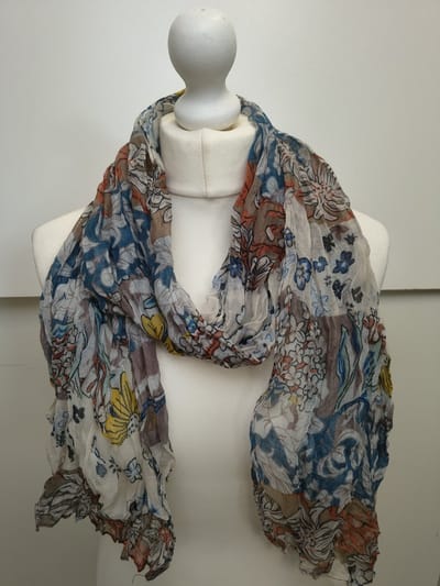 Lange dames sjaal Freeke-gebloemd motief-taupe bruin blauw geel groen zwart wit oranje beige