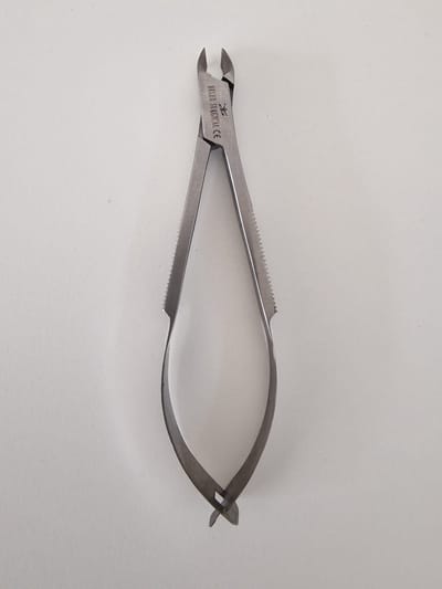 Belux Surgical Instruments / Nagel riem schaar 12cm