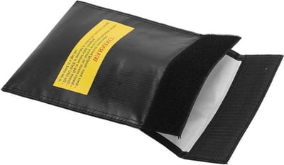 - Lipo-veilige tas - Weerstand tegen hoge temperaturen - Anti-straling - Hittebestendige - RC Lipo-batterijtas - Brandveilig voor ladingopslag voor verschillende vliegtuigbatterijen - Zwart