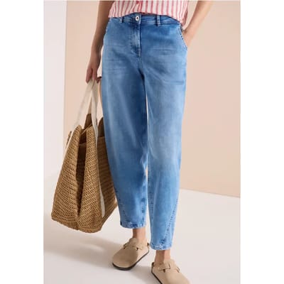 High Waist Barrel Leg Jeans in Loose Fit