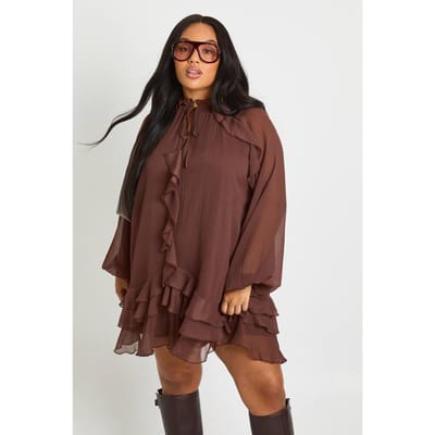 boohoo Dames Plus Chiffon Volant Smockjurk | Chocolate | Maat: 16