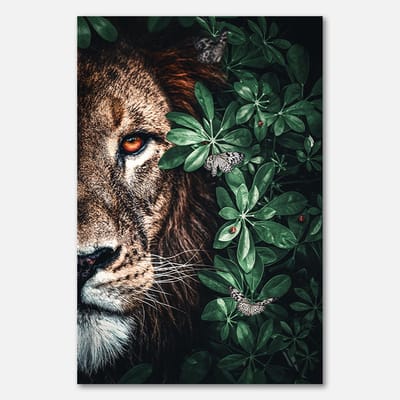 Poster op Papier - 40 x 60 cm - Leeuw en vlinders in groene bladeren - PosterJunkie