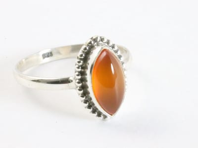 Fijne bewerkte ring met carneool - maat 17
