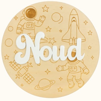 Houten naambordje - astronaut en ruimte thema - gepersonaliseerd met eigen naam - 16 centimeter - zelfklevend