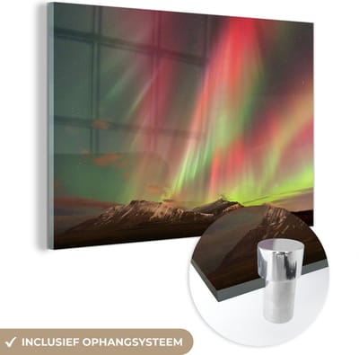MuchoWow® Glasschilderij 60x40 cm - Schilderij acrylglas - Noorderlicht - Groen - Roze - Berg - Foto op glas - Schilderijen