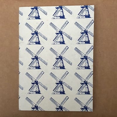 Luna-Leena duurzaam notitieboek A5 - molen print - Hollands blauw- soft cover - niet gelinieerd (blanco) - eco friendly paper - handmade in Nepal - souvenirs - Holland - Dutch mills notebook