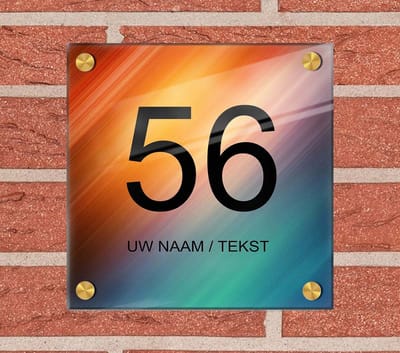 Naambordje voordeur plexiglas 20x20x0,5 cm met goud kleur afstanhouder model 1153 - Huisnummerbordje, naambordjes, naambordje huis, naamplaatjes, huisnummer bordje, originele naambordjes voordeur, huisnummerbord met naam, originele huisnummer bord