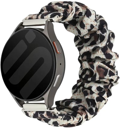 Strap-it Scrunchie Nylon bandje 18mm geschikt voor Huawei Watch GT 6 (41mm) / GT 5 Pro (42mm) / GT 5 (41mm) / GT 4 (41mm) / Watch 5 (42mm) / Fossil Gen 6 (42mm) / Gen 5e (42mm) / Gen 4 Venture / OnePlus Watch 3 / Oppo Watch X2 - Luipaardprint
