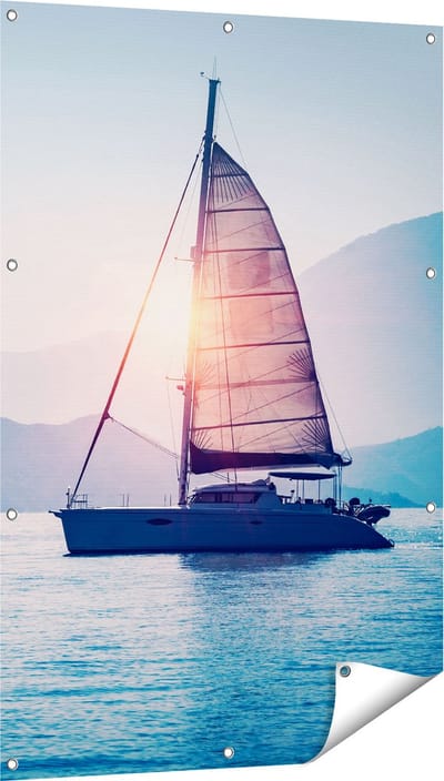 Gards Tuinposter Zeilboot bij Zonsondergang - 80x120 cm - Tuindoek - Tuindecoratie - Wanddecoratie buiten - Tuinschilderij
