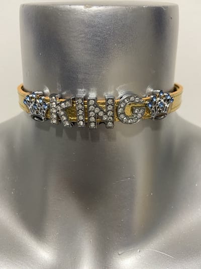 COLLARGOLDKINK – Power Escorts Gouden Halsband Met Steentjes