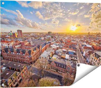 Gards Tuinposter Groningen Stad bij Zonsondergang - 80x60 cm - Tuindoek - Tuindecoratie - Wanddecoratie buiten - Tuinschilderij
