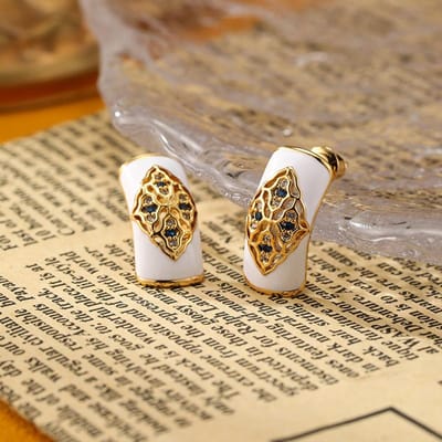 SUYU Sieraden Zomer Retro Geometrische Witte Druppel Glazuur Oorbellen voor Dames Lichte Luxe Mode Design Oorbellen Mode Sieraden beige