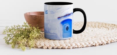 Magische Mok - Foto op Warmte Mokken - Koffiemok - Straat - Blauw - Deuren - Architectuur - Magic Mok - Beker - 350 ML - Theemok